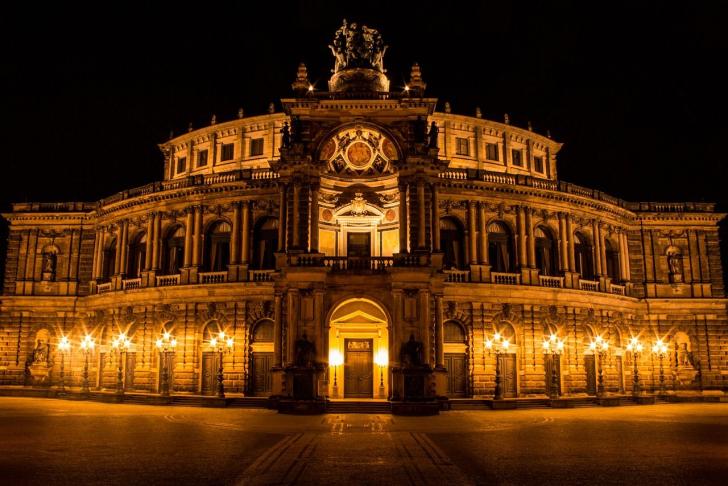 Dresden berühmte Kirche Semperoper