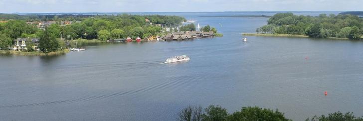 Mecklenburg der Müritzsee mit Wolken am Himmel
