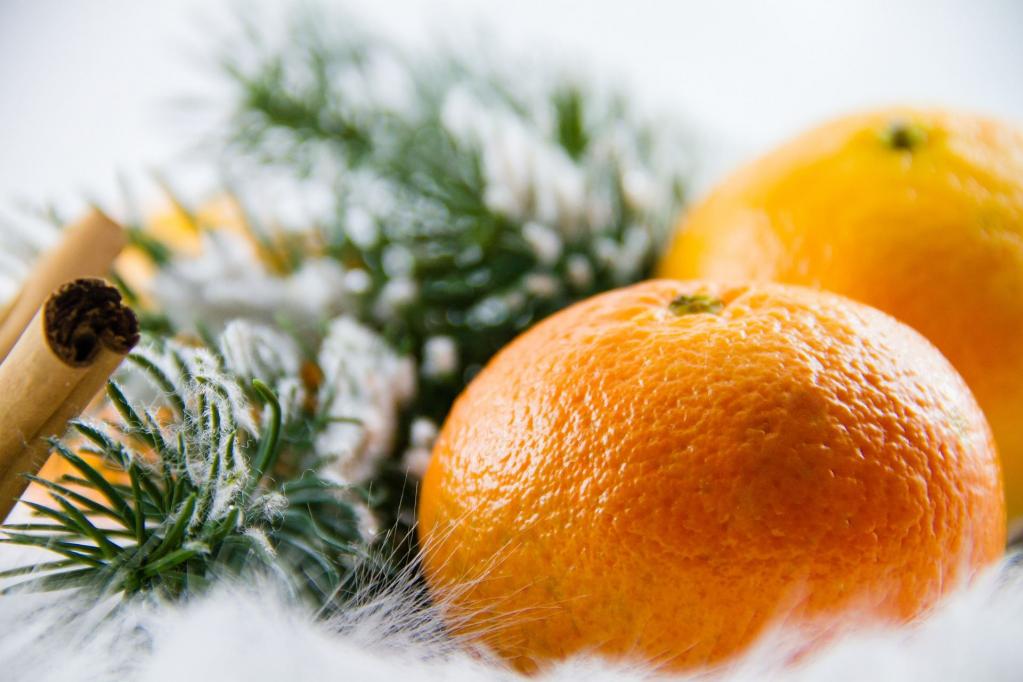 Mandarine vor einem Zweig